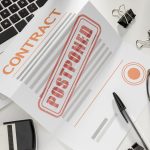 Suspendarea contractului individual de muncă: tipuri, documente, termene și riscuri pentru angajatori